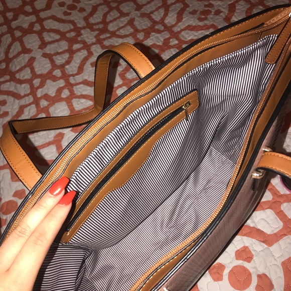 Handbag - Picture 2 of 3